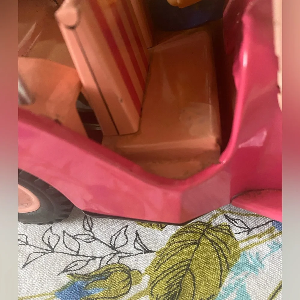 ‘60s Pink Metal Working Jeep